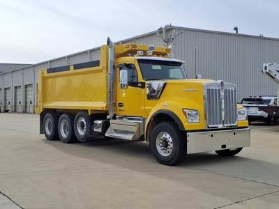 Kenworth W990 Tri Axle Dump Truck - Cummins 565HP, 6 Speed Allison Rds Automatic, 17' Dump