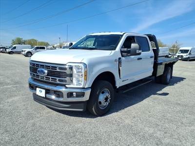 Ford F-350 XL 9 ft Flatbed Truck - Automatic