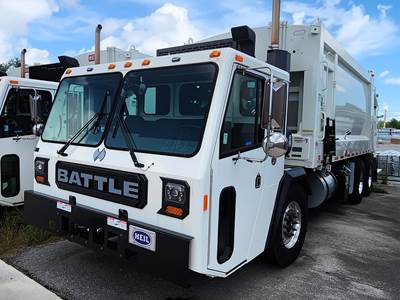 BATTLE MOTORS LETII Tandem Axle Garbage Truck - Cummins, 6 Speed Allison Rds Automatic