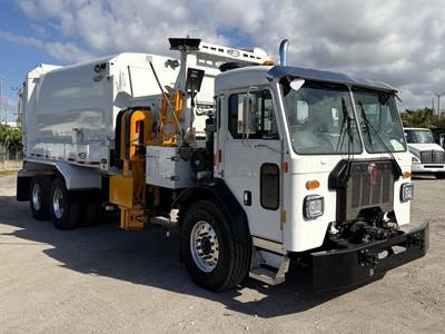 Kenworth L770 Tandem Axle Garbage Truck - Paccar, 400HP, 6 Speed Allison Rds Automatic