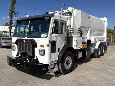 Kenworth L770 Tandem Axle Garbage Truck - Paccar, 400HP, 6 Speed Allison Rds Automatic