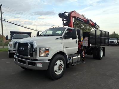 Ford F-750 Grapple Truck - Automatic