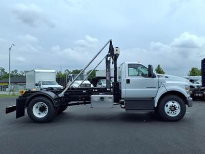 Ford F-750 Single Axle Hooklift Truck - 300HP, Automatic