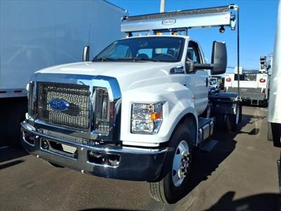 Ford F-750 Single Axle Hooklift Truck - 300HP, Automatic