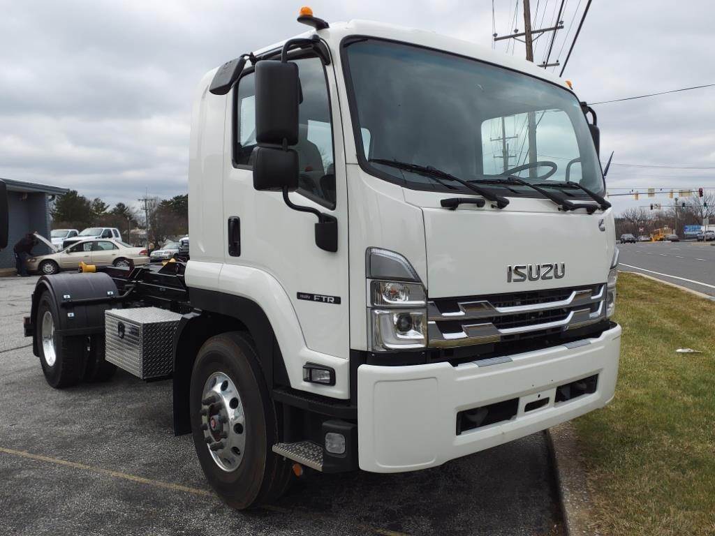 2022 Isuzu FTR Tandem Axle Hooklift Truck Cummins, Automatic For Sale