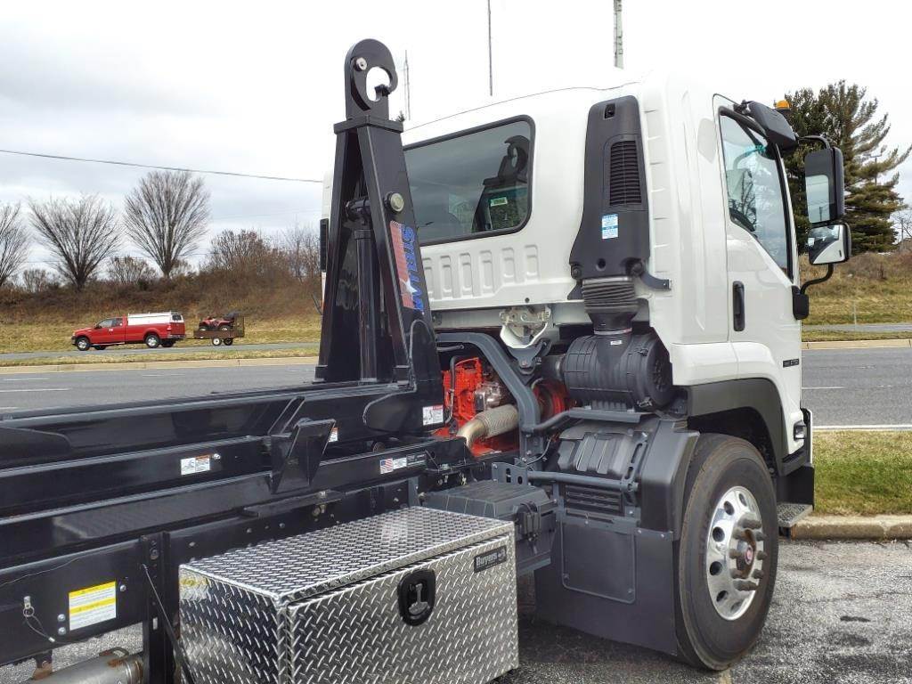 2022 Isuzu FTR Tandem Axle Hooklift Truck Cummins, Automatic For Sale