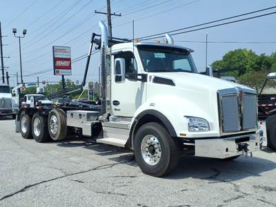 Kenworth T880 Tandem Axle Hooklift Truck - Cummins, 525HP, 6 Speed Allison Rds Automatic