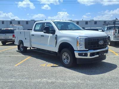 Ford F-250 XL Mechanic / Service Truck - Automatic