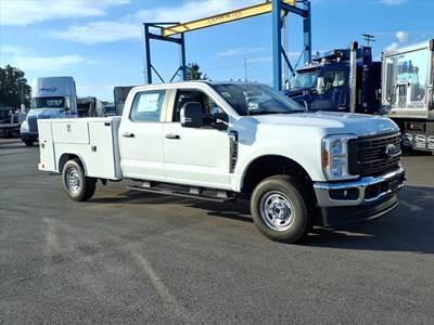 Ford F-250 XL Mechanic / Service Truck - Automatic
