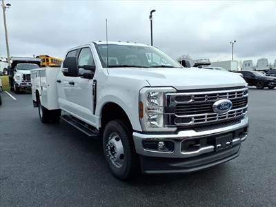 Ford F-350 XL Mechanic / Service Truck - Automatic