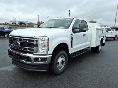 Ford F-350 XL Mechanic / Service Truck - Automatic