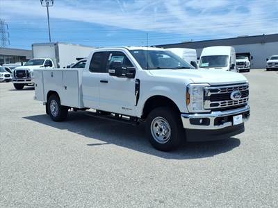 Ford F-350 XL Mechanic / Service Truck - Automatic