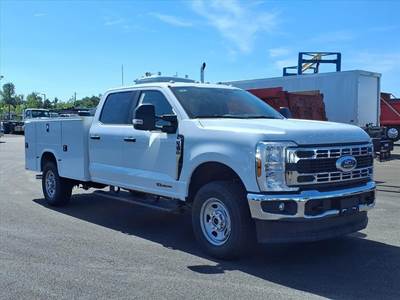 Ford F-350 XL Mechanic / Service Truck - Automatic