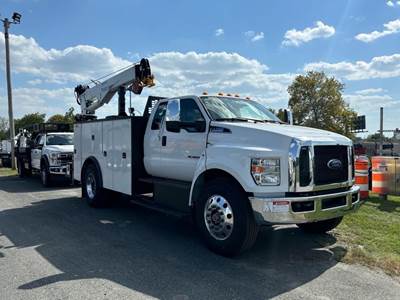 Ford F-750 Mechanic / Service Truck - 300HP, Automatic