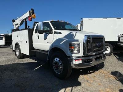 Ford F-750 Mechanic / Service Truck - 300HP, Automatic