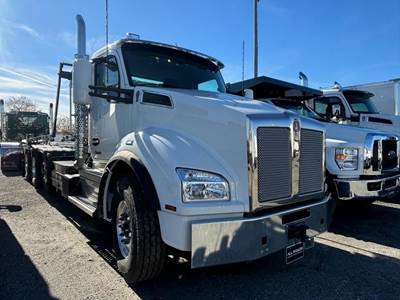 Kenworth T880 Tri Axle Roll Off Truck - Paccar, 510HP, 6 Speed Allison Rds Automatic