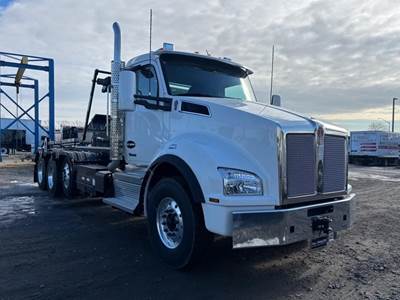 Kenworth T880 Tri Axle Roll Off Truck - Paccar, 510HP, 6 Speed Allison Rds Automatic