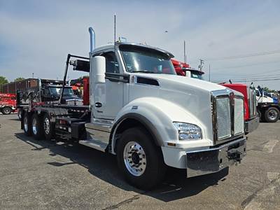 Kenworth T880 Tri Axle Roll Off Truck - Paccar, 510HP, 6 Speed Allison Rds Automatic