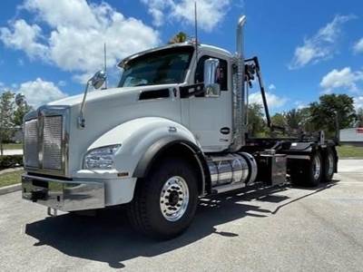 Kenworth T880 Roll Off Truck - Cummins, 500HP, 6 Speed Allison Rds Automatic