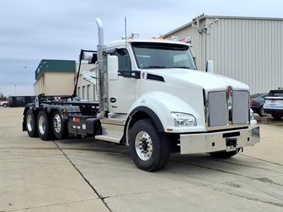 Kenworth T880 Tri Axle Roll Off Truck - Paccar, 510HP, 6 Speed Allison Rds Automatic