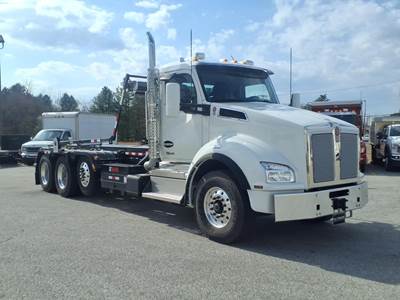 Kenworth T880 Tri Axle Roll Off Truck - Paccar, 510HP, 6 Speed Allison Rds Automatic