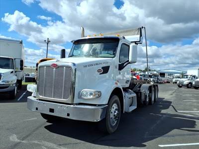 Peterbilt 567 Tri Axle Roll Off Truck - Paccar, 455HP, 10 Speed Manual