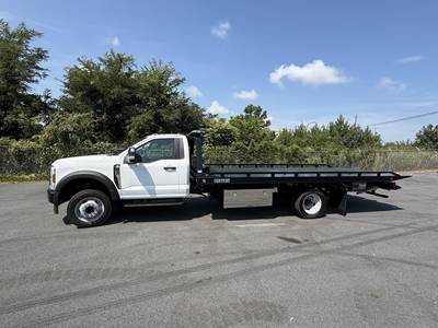 Ford F-550 XL Single Axle Rollback Tow Truck - Automatic