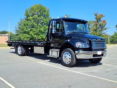 Freightliner M2 106 Rollback Tow Truck - Automatic