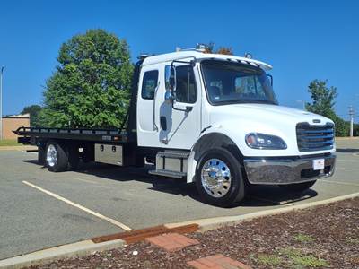 Freightliner M2 106 Rollback Tow Truck - Automatic