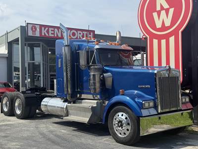 Kenworth W900 Sleeper Semi Truck - 38" Flat Top Sleeper, Cummins 450HP, 13 Speed Manual