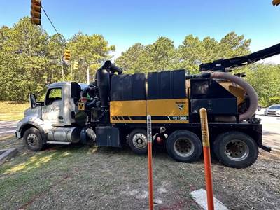 Kenworth T880 Tri Axle Vacuum Truck - Paccar, 350HP