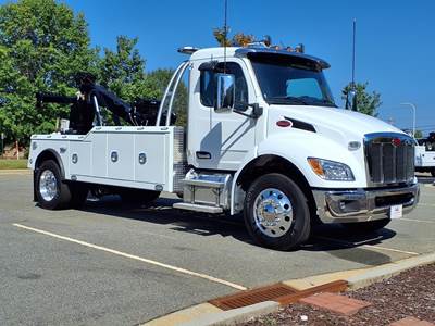 Peterbilt 537 Wrecker Tow Truck - 6 Speed Automatic