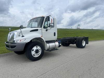 International DuraStar 4300 Single Axle Cab & Chassis Truck - Cummins, 250HP, 6 Speed Allison Rds Automatic