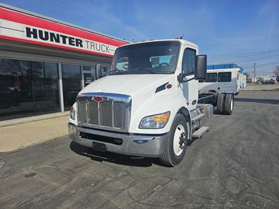 Peterbilt 536 Cab & Chassis Truck - Paccar, 200HP, 8 Speed Amt