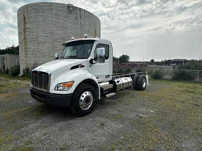 Peterbilt 537 Single Axle Cab & Chassis Truck - Paccar, 330HP, 6 Speed Allison Rds Automatic