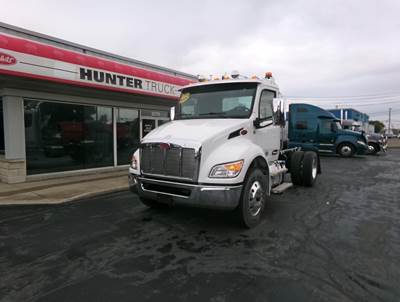 Peterbilt 537 Tandem Axle Cab & Chassis Truck - Paccar, 380HP, 6 Speed Allison Rds Automatic