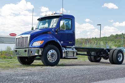 Peterbilt 537 Single Axle Cab & Chassis Truck - Paccar, 350HP, 6 Speed Allison Rds Automatic