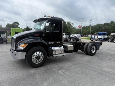 Peterbilt 537 Cab & Chassis Truck - Paccar, 350HP