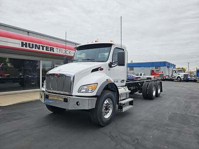 Peterbilt 548 Tandem Axle Cab & Chassis Truck - Paccar, 350HP