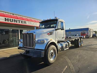 Peterbilt 567 Tandem Axle Cab & Chassis Truck - Paccar, 510HP, 18 Speed Amt