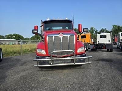 Peterbilt 579 Tandem Axle Cab & Chassis Truck - Paccar, 500HP