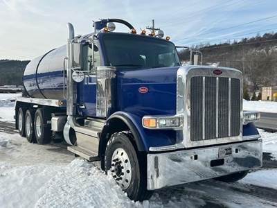 Peterbilt 589 Tri Axle Cab & Chassis Truck - Cummins, 565HP, 18 Speed Manual