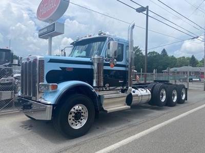 Peterbilt 589 Cab & Chassis Truck - Cummins, 605HP, 18 Speed Manual