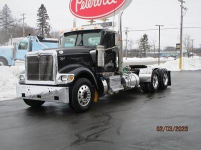 International 9900 Day Cab Truck - Cummins 550HP, 18 Speed Manual