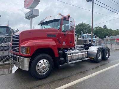 Mack Pinnacle 64T Day Cab Truck - MP8 435HP, 13 Speed Manual