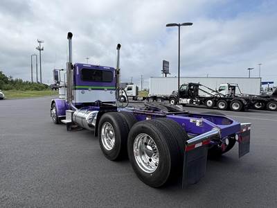 Peterbilt 389 Day Cab Truck - Cummins 525HP, 18 Speed Manual