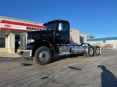 Peterbilt 567 Day Cab Truck - Paccar 510HP, 18 Speed Manual