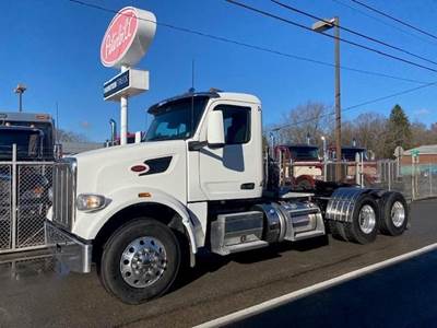 Peterbilt 567 Day Cab Truck - Paccar 510HP, 12 Speed Amt