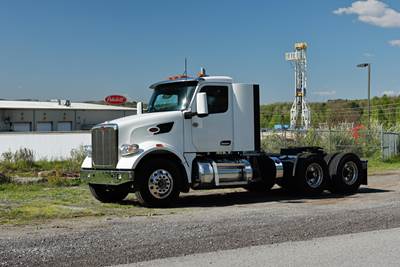 Peterbilt 567 Day Cab Truck - Paccar 455HP, 10 Speed Manual