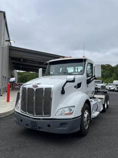 Peterbilt 579 Day Cab Truck